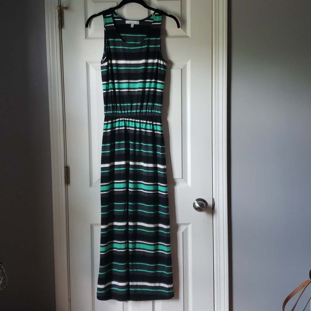 Long sleeveless dress